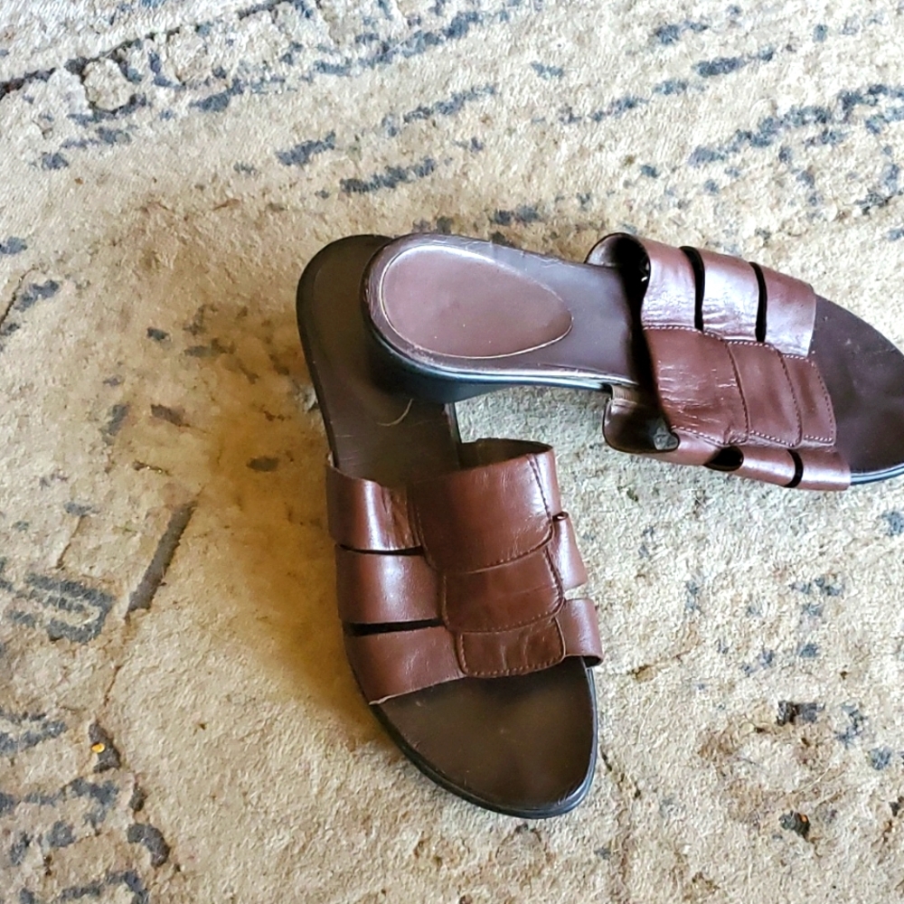Sandles